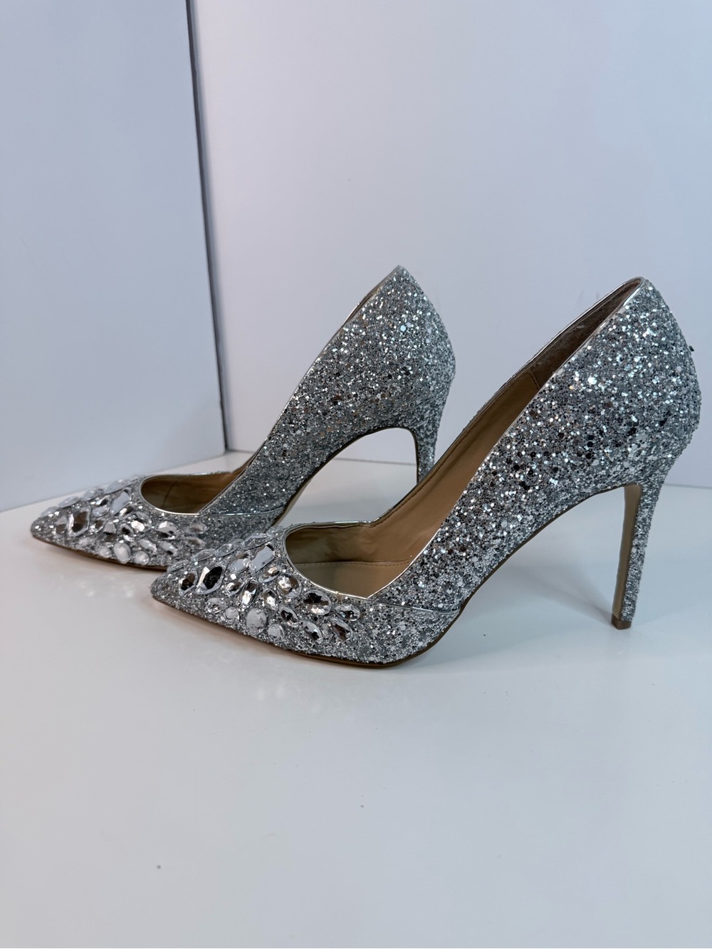 Jewel Badgley Mischka Silver Glitter Crystal Pointed Toe Stiletto Pumps